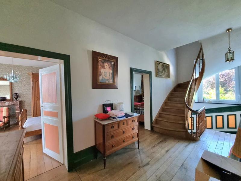 Maison - 310 m² - 10 pièces