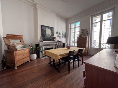 Appartement - 120 m² - 5 pièces
