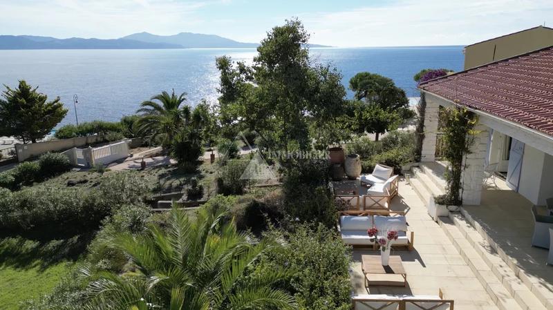 Villa - 189 m² - 6 pièces