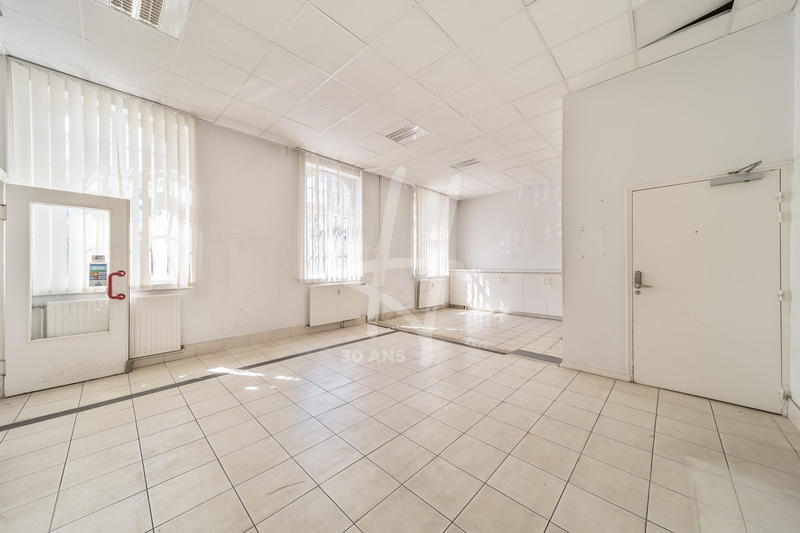 Local d'activités - 194 m² - 6 pièces