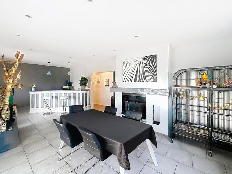 Maison - 180 m² - 7 pièces