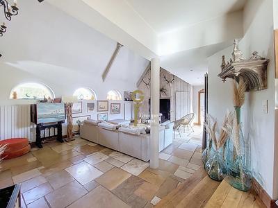 Maison - 255 m² - 7 pièces