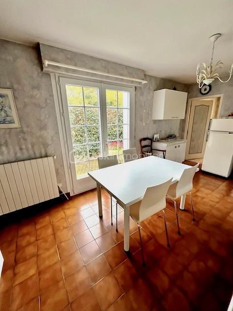 Demeure - 211 m² - 8 pièces