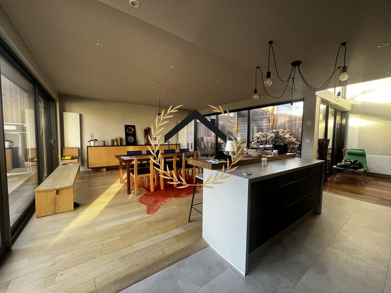 Maison ancienne - 210 m² - 7 pièces