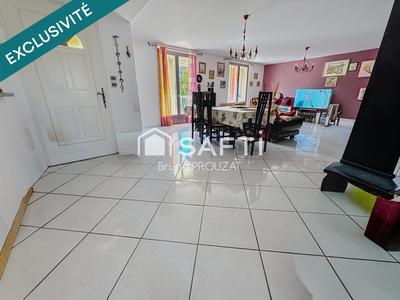 Maison - 222 m² - 8 pièces