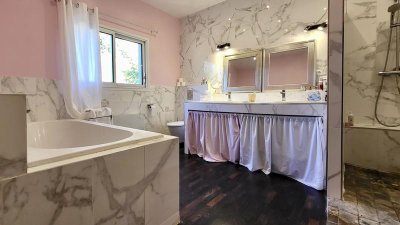 Maison contemporaine - 290 m² - 8 pièces