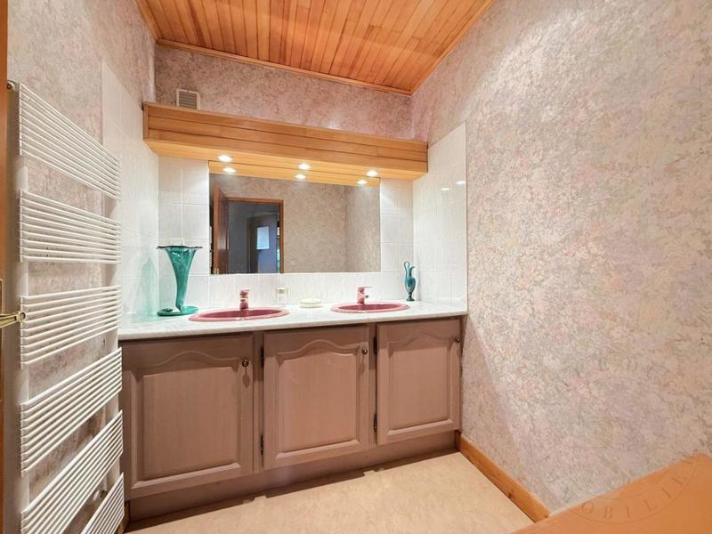 Maison traditionnelle - 282 m² - 8 pièces