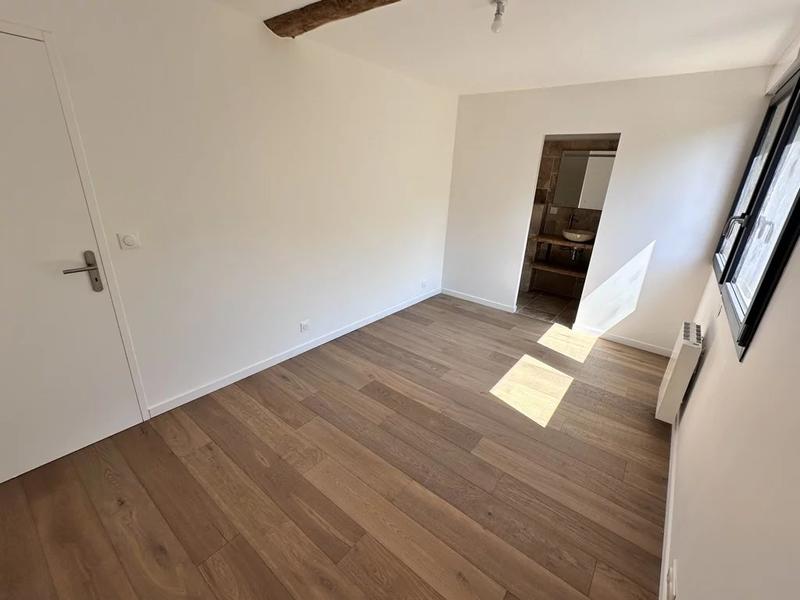 Propriété - 205 m² - 6 pièces
