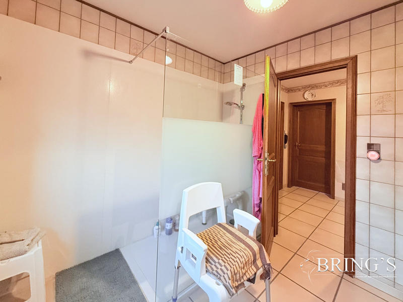 Maison - 250 m² - 8 pièces