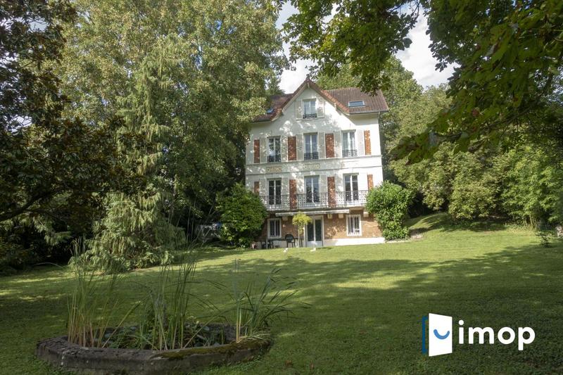 Maison - 234 m² - 7 pièces