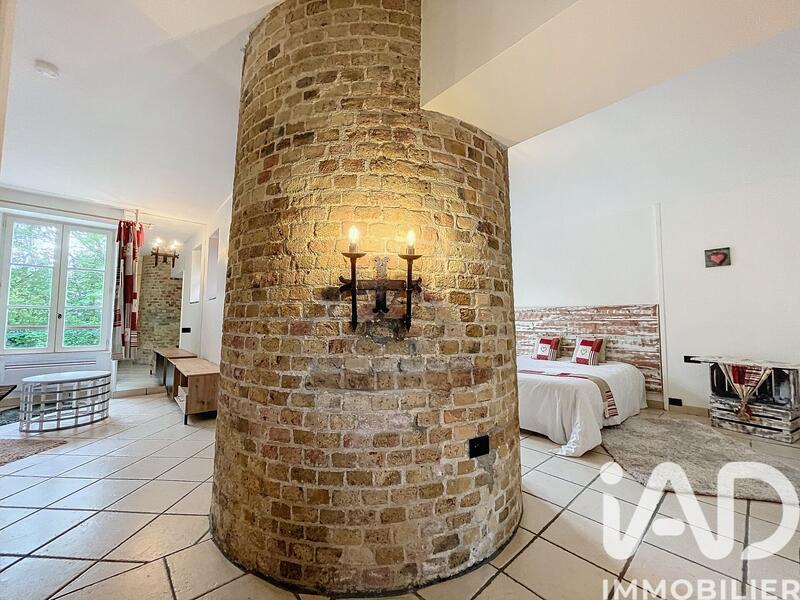 Maison - 330 m² - 9 pièces