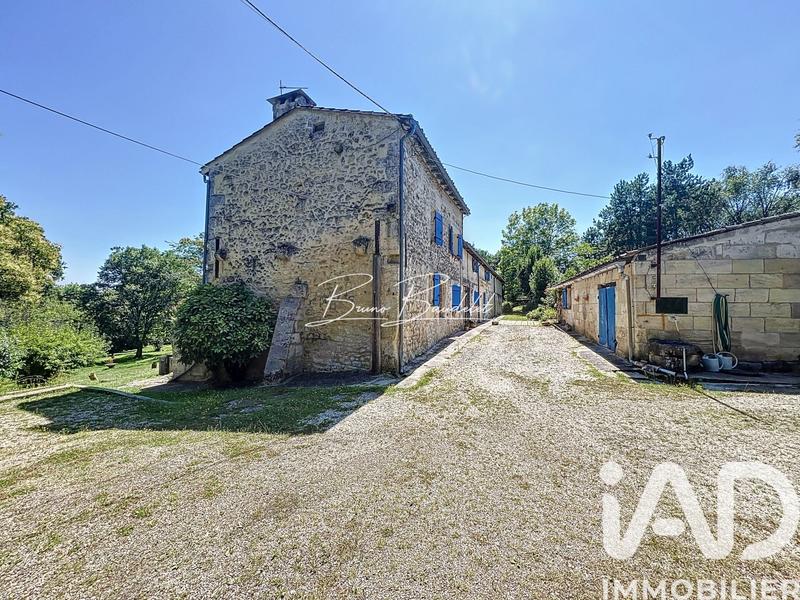 Maison - 239 m² - 8 pièces