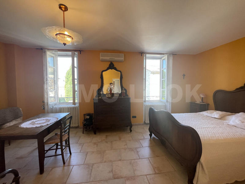 Maison - 285 m² - 14 pièces