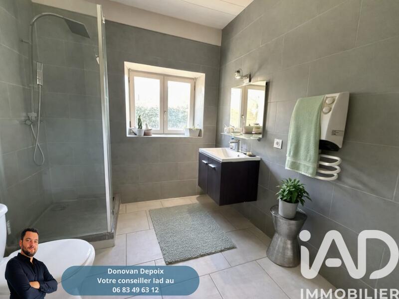 Maison - 237 m² - 9 pièces