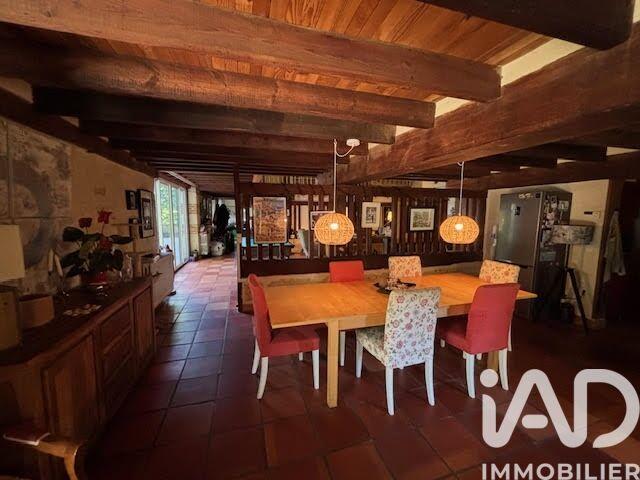 Maison - 220 m² - 7 pièces