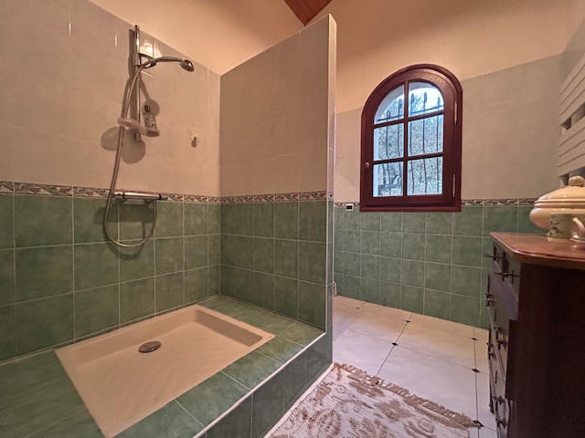 Maison - 221 m² - 8 pièces