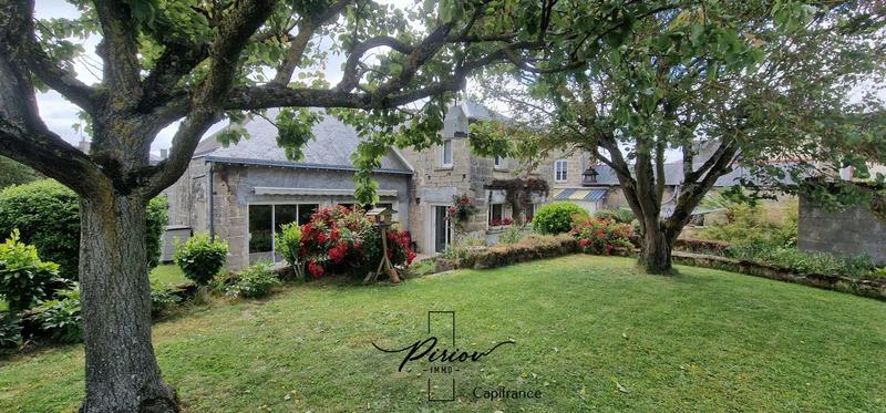 Maison - 264 m² - 9 pièces