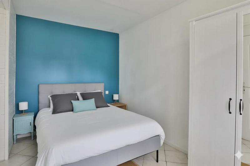 Maison - 209 m² - 9 pièces