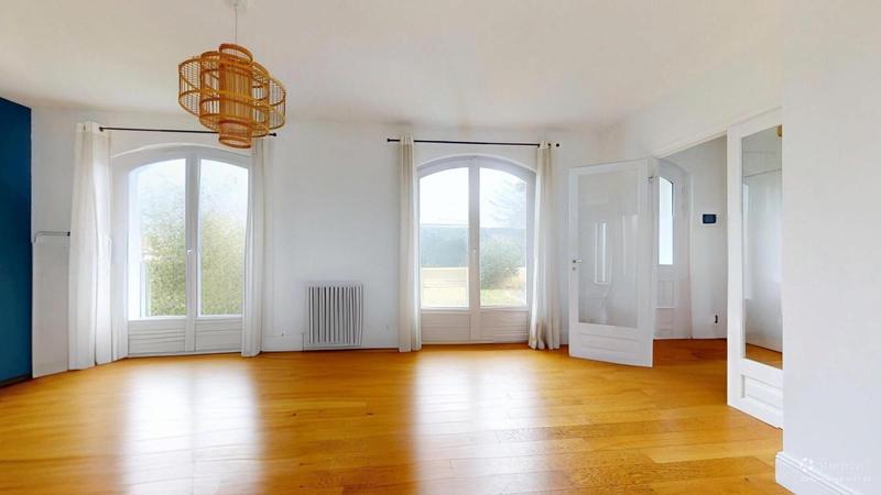 Maison - 180 m² - 8 pièces