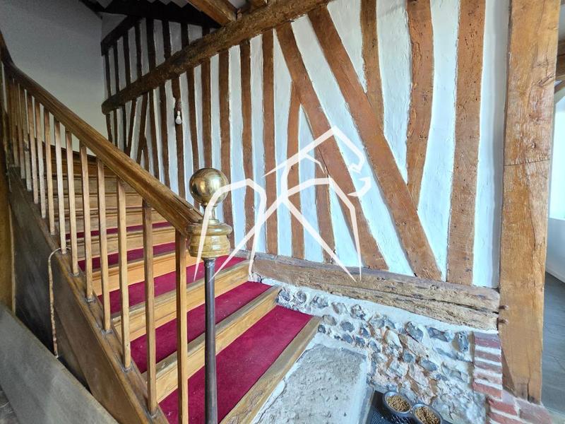 Maison ancienne - 323 m² - 8 pièces