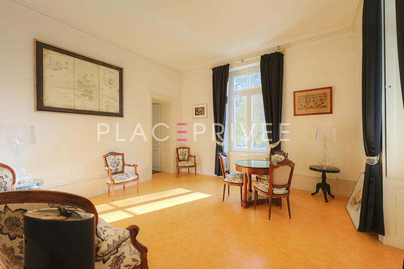 Demeure - 705 m² - 24 pièces