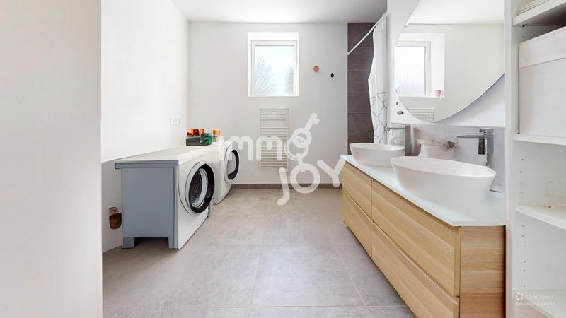 Maison - 217 m² - 5 pièces