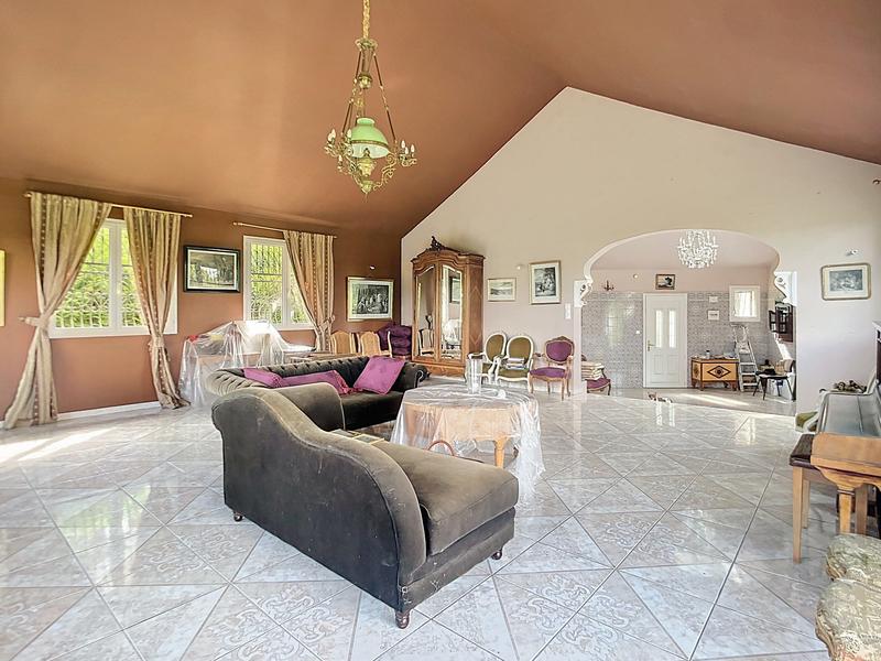 Maison - 293 m² - 11 pièces