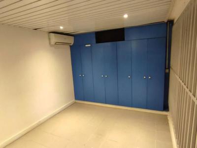 Local commercial - 10 m² - 6 pièces