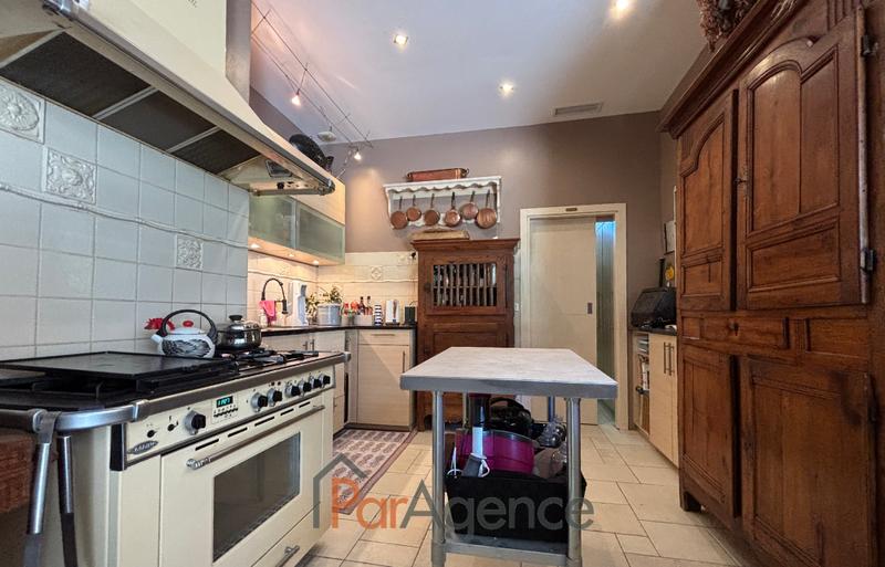 Maison - 235 m² - 6 pièces