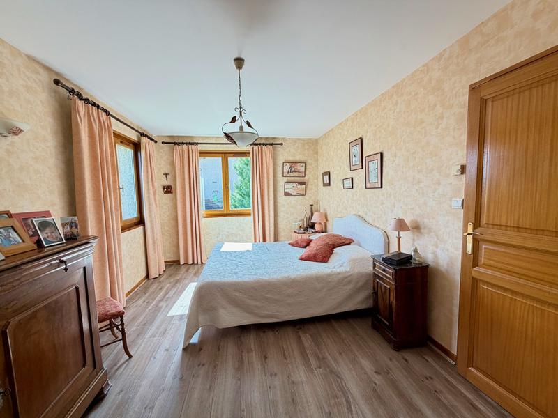 Maison - 208 m² - 8 pièces