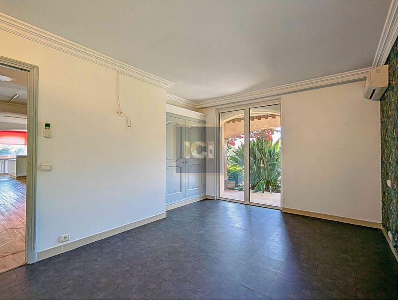 Villa - 356 m² - 11 pièces