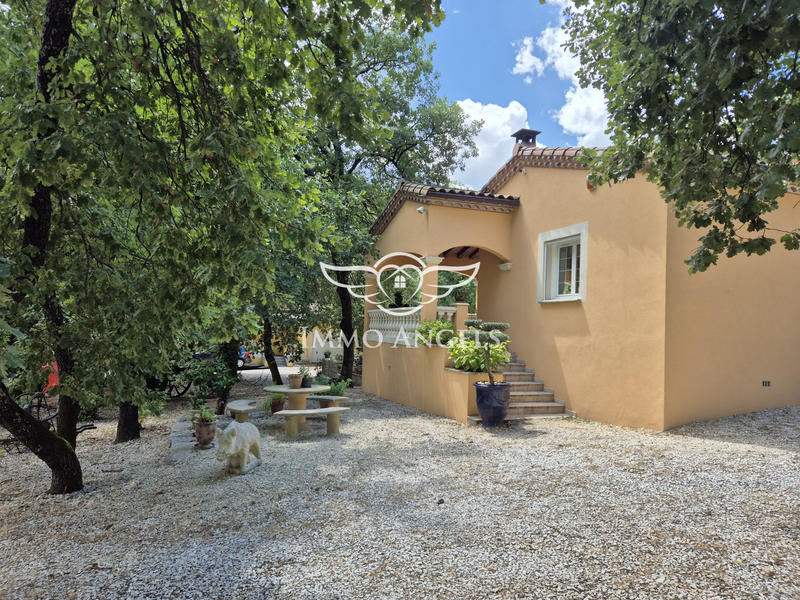 Maison traditionnelle - 213 m² - 7 pièces