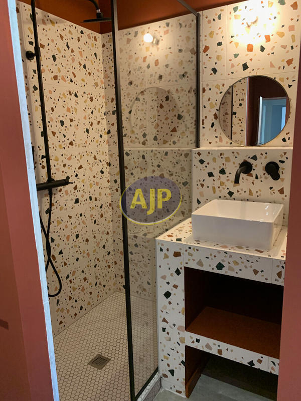 Maison - 270 m² - 6 pièces