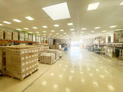 Local commercial - 693 m²