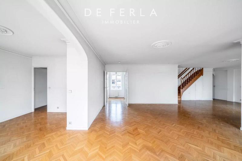 Appartement - 213 m² - 6 pièces