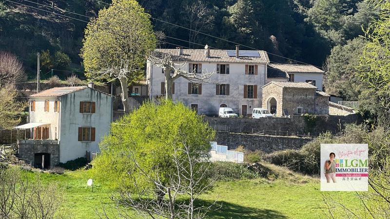 Maison - 457 m² - 13 pièces