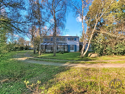 Maison - 214 m² - 9 pièces