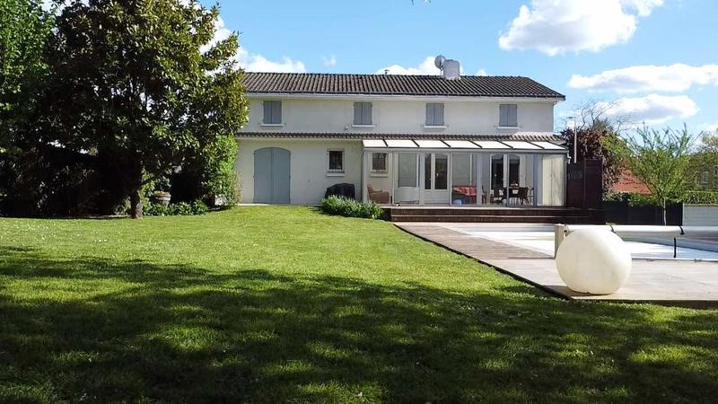 Maison - 248 m² - 11 pièces