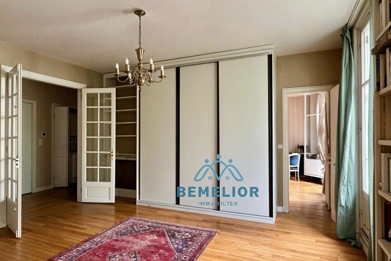 Appartement - 259 m² - 10 pièces