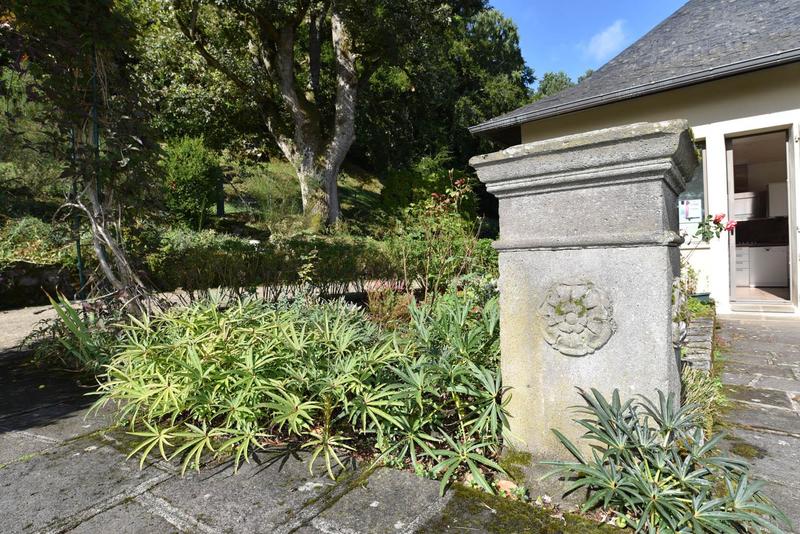 Maison - 241 m² - 9 pièces