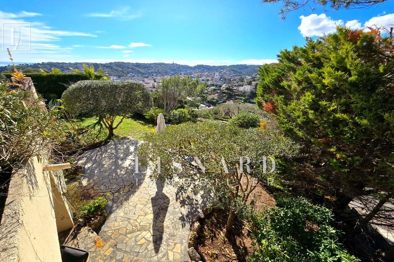 Maison - 104 m² - 4 pièces