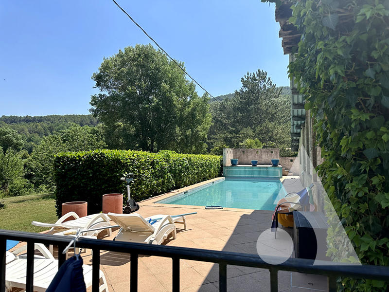 Maison - 714 m² - 7 pièces