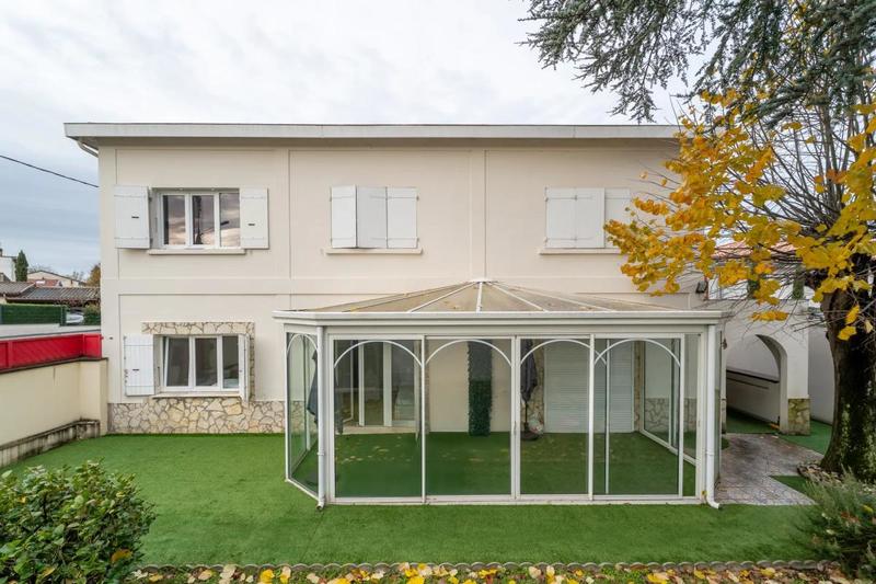 Maison - 220 m² - 10 pièces