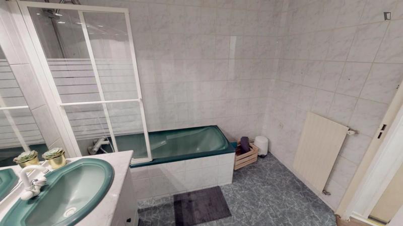 Chambre - 12 m² - 5 pièces