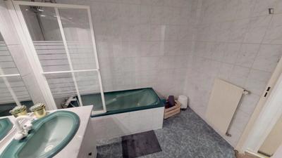 Chambre - 12 m² - 5 pièces