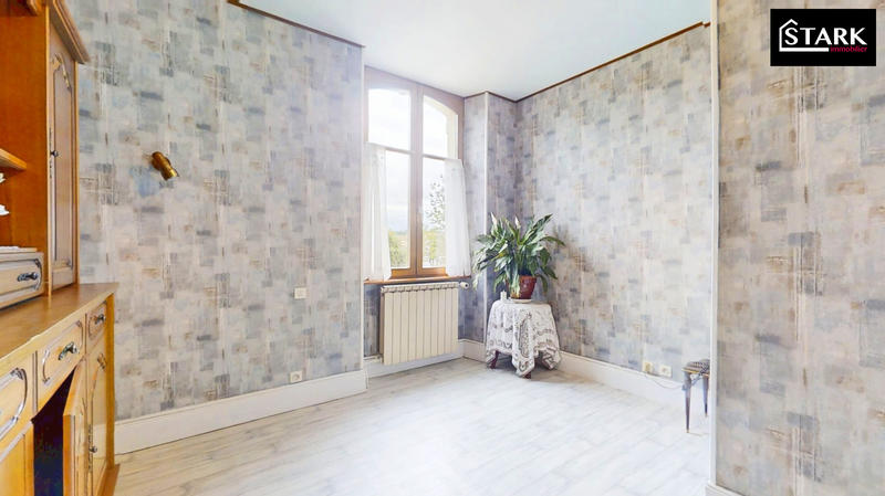 Maison - 185 m² - 11 pièces