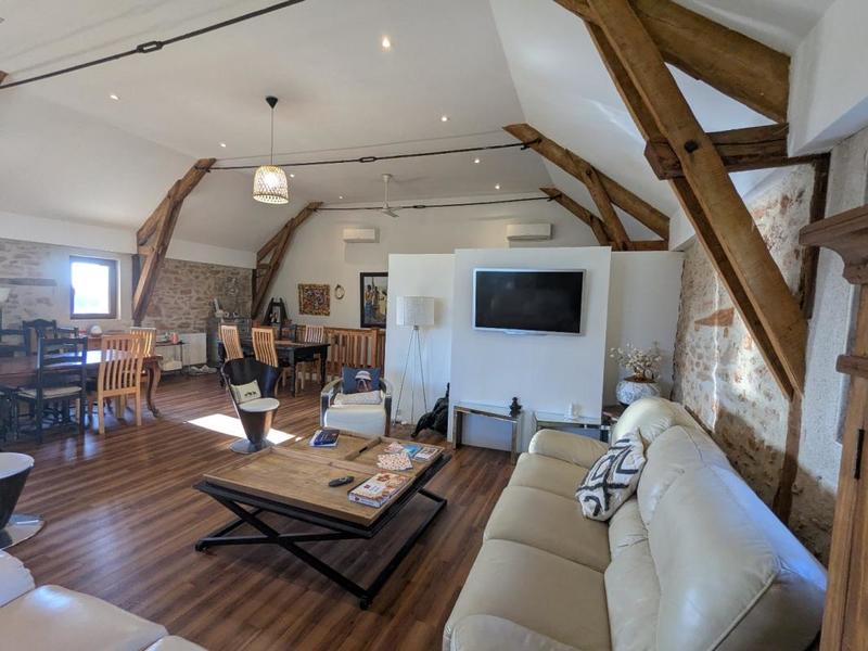 Maison - 225 m² - 11 pièces