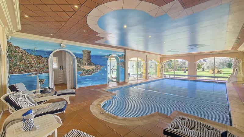 Propriété - 420 m² - 9 pièces