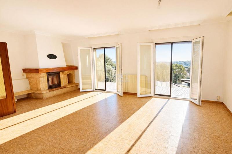 Maison - 260 m² - 6 pièces