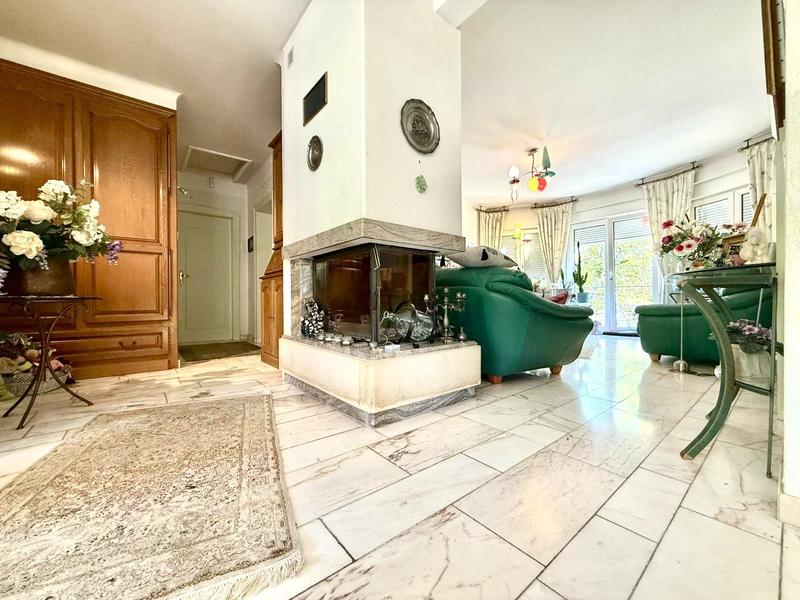 Maison - 274 m² - 6 pièces